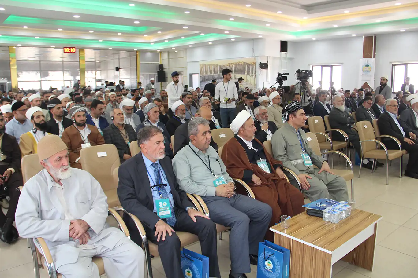 "Alimler İslam'a sahip çıkmalı ve İslam'a hizmet edecek bir nesil yetiştirmeli" "Alimler İslam'a sahip çıkmalı ve İslam'a hizmet edecek bir nesil yetiştirmeli"