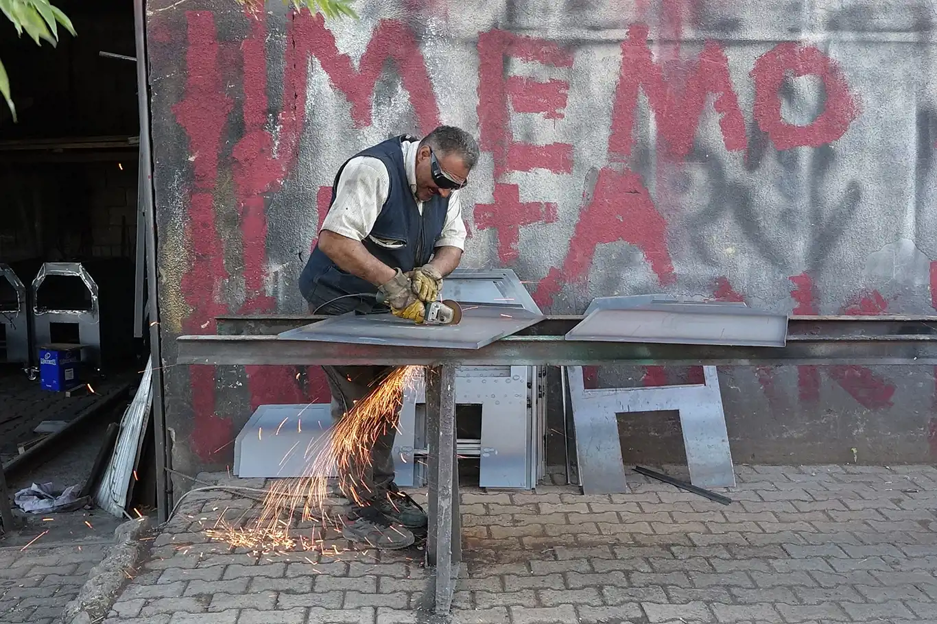 Kendi imalatı olan tandır sobalar ile Türkiye'nin her iline satış gerçekleştiriyorlar Kendi imalatı olan tandır sobalar ile Türkiye'nin her iline satış gerçekleştiriyorlar