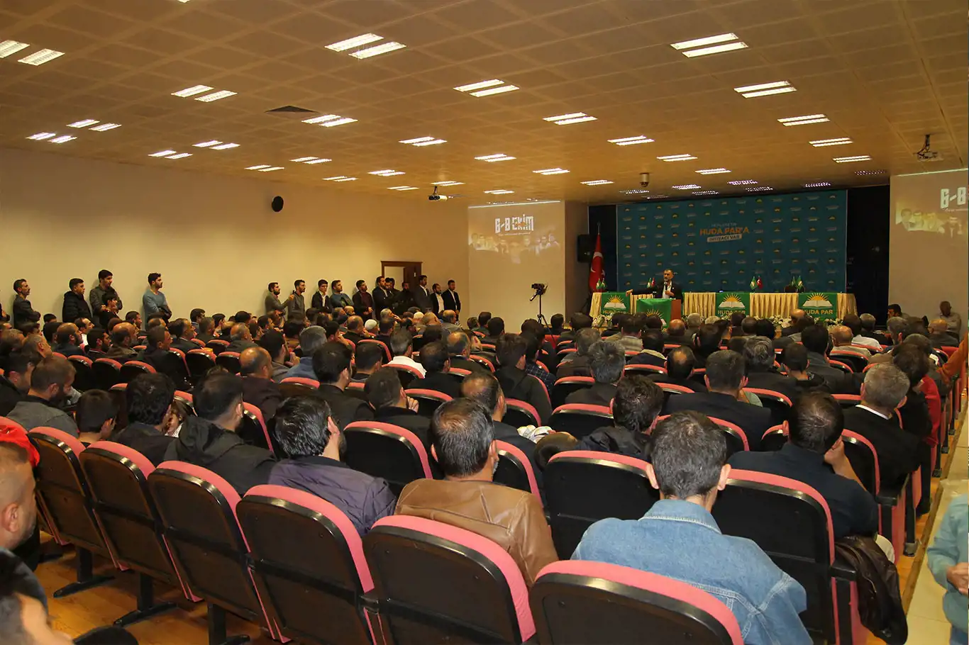 HÜDA PAR Van Gençlik Kolları, Yasin Börü ve dava arkadaşlarını andı HÜDA PAR Van Gençlik Kolları, Yasin Börü ve dava arkadaşlarını andı