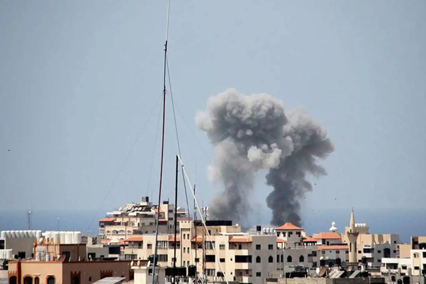 Siyonist işgal rejimi Gazze'ye hava saldırısı başlattı