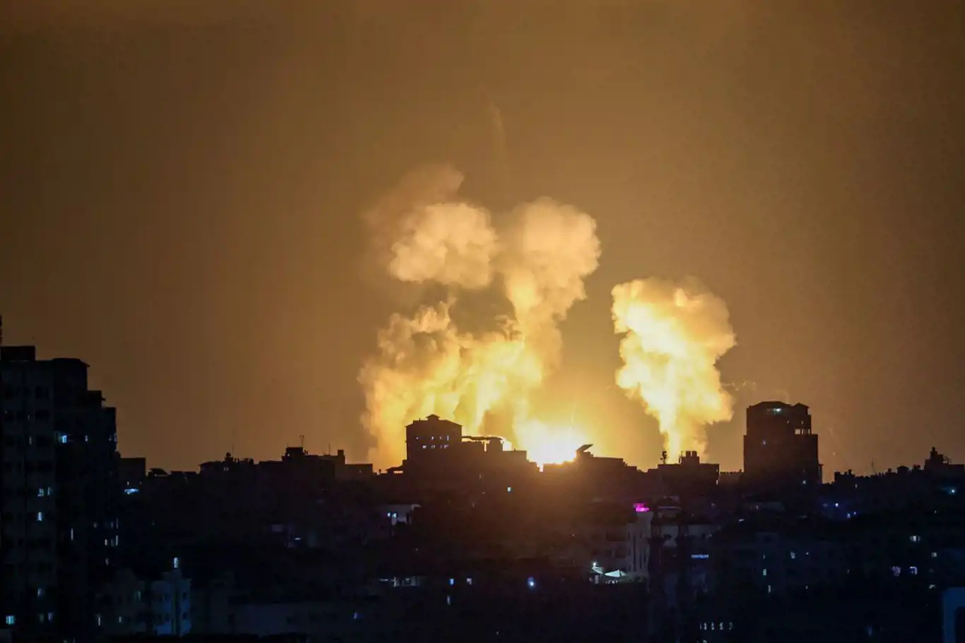 Siyonist işgal rejiminin Gazze'ye yönelik saldırıları gece boyunca sürdü