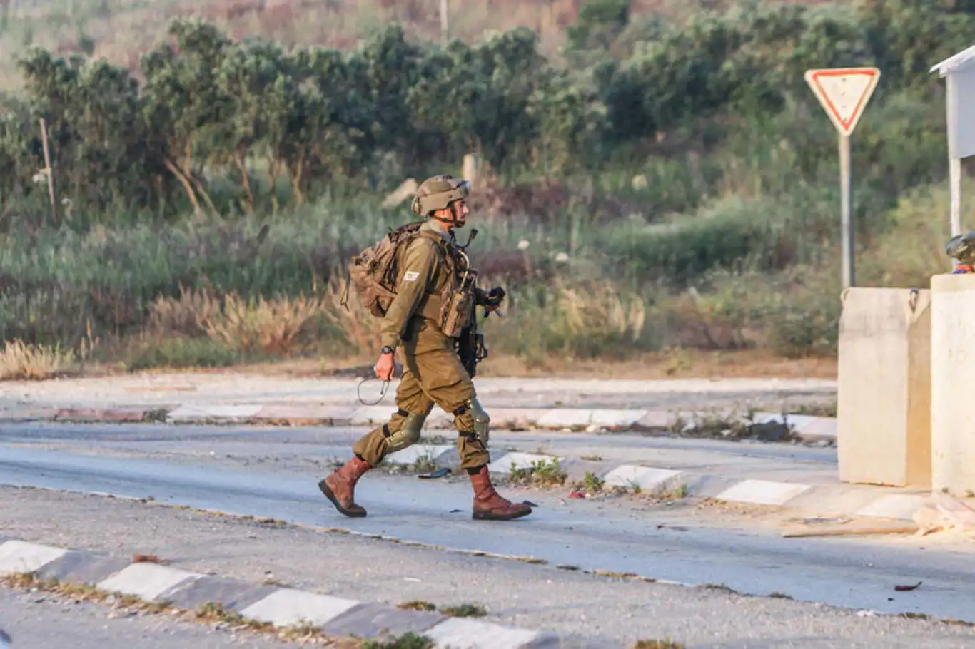 Siyonist rejim Gazze sınırındaki işgalcileri tahliye ediyor