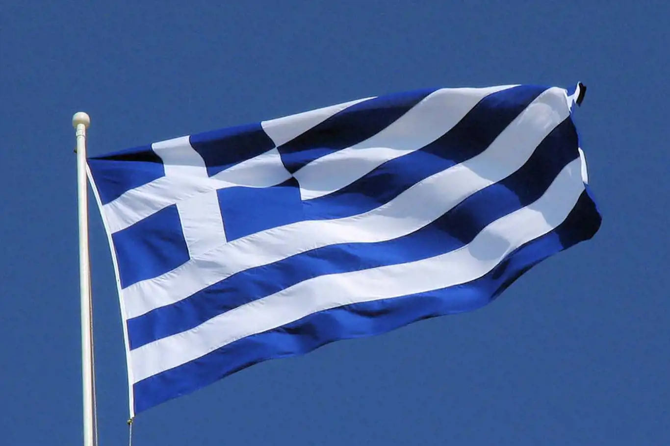 Yunanistan işgal altındaki topraklardan 81 vatandaşını tahliye etti