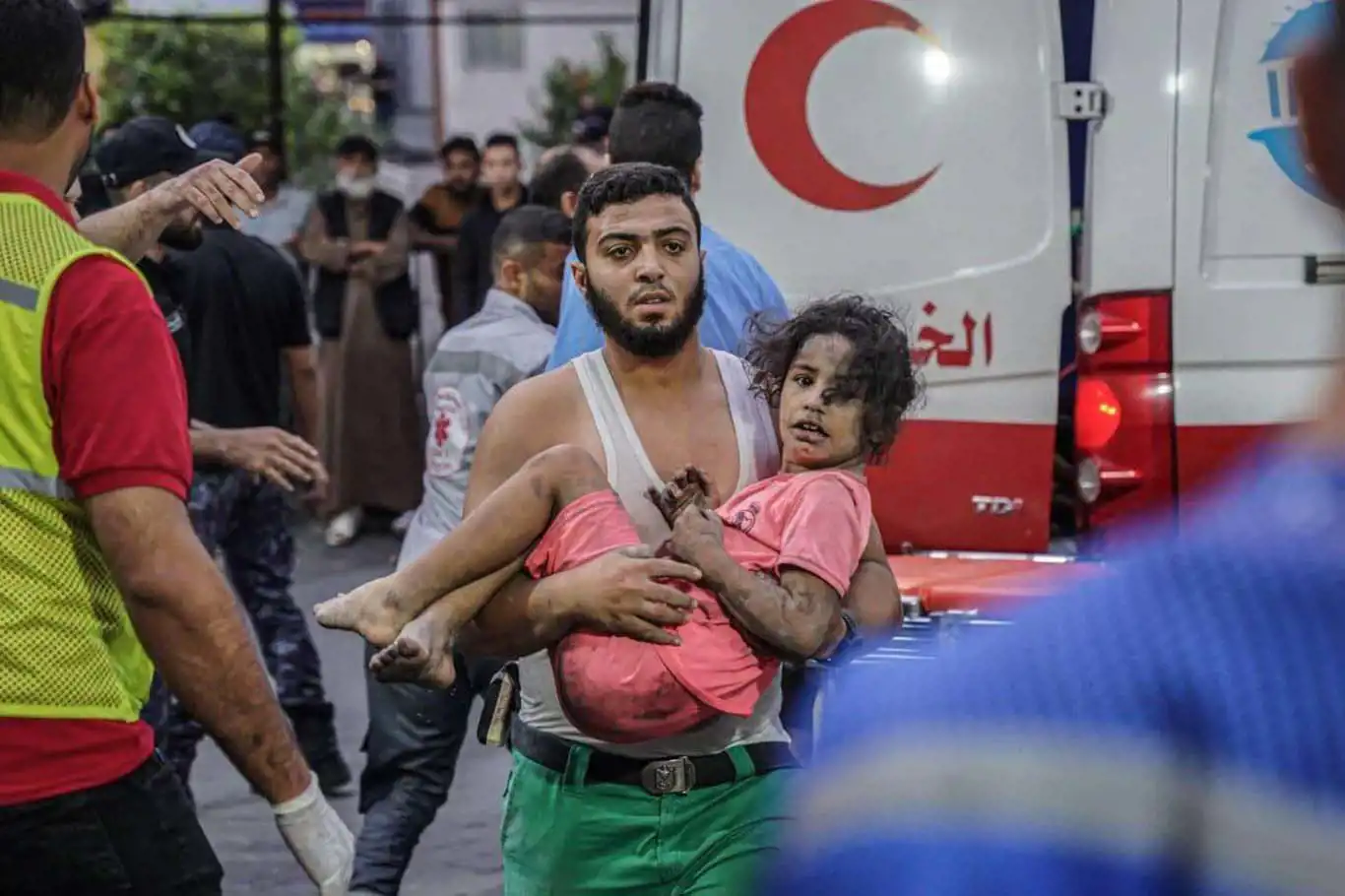 Filistin Kızılayı: Ambulans ekipleri yaralılara ulaşamıyor