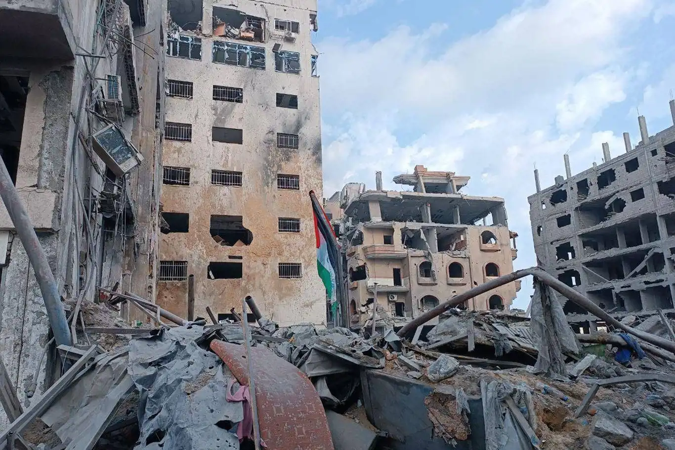 Gazze Şeridi'ndeki iletişim ve internet kesildi