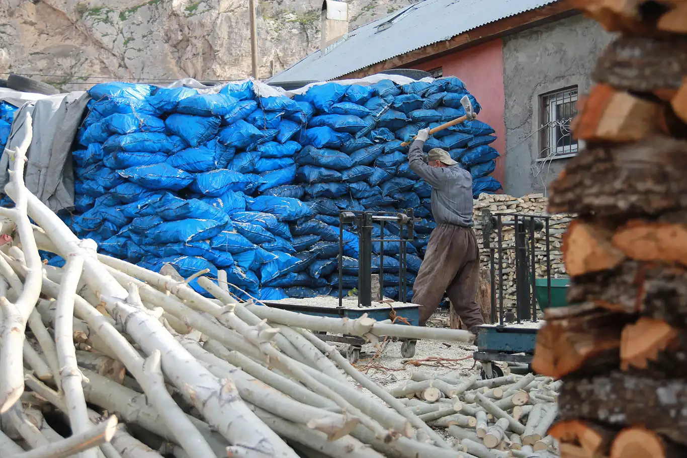 Doğalgaz kullanımının artması odun ve kömürcüleri etkiledi