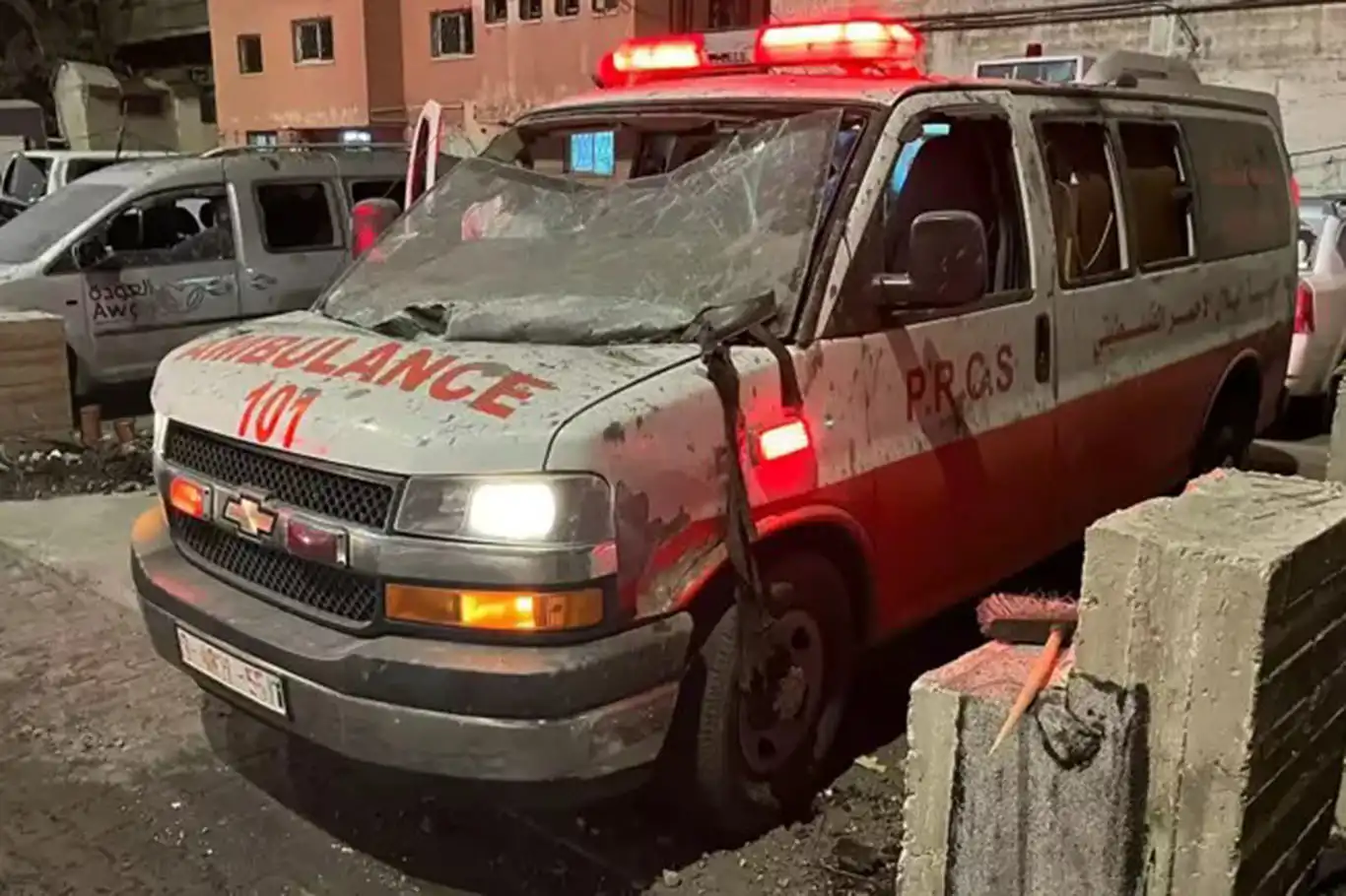 Siyonist işgal rejimi yaralıları taşıyan ambulansları hedef alıyor