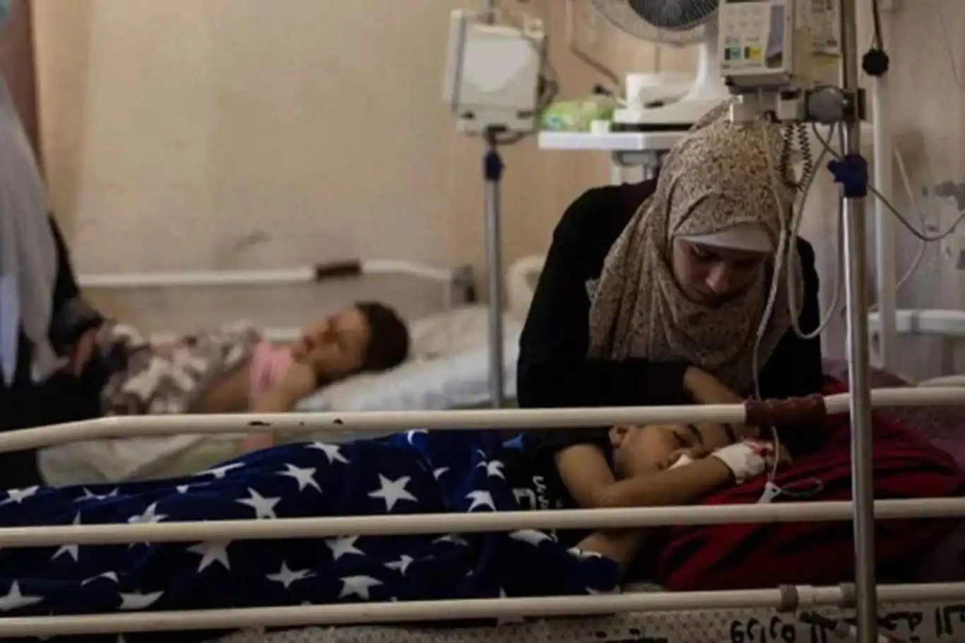 غزة المحاصرة.. انقطاع الكهرباء والماء والاتصالات عن المستشفى الإندونيسي