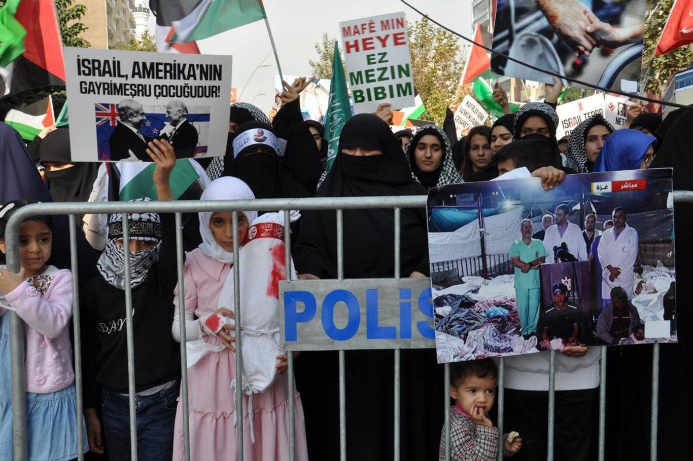 HÜDA PAR Batman İl Başkanlığı, "Aksa Tufanına Destek" temasıyla miting düzenledi.