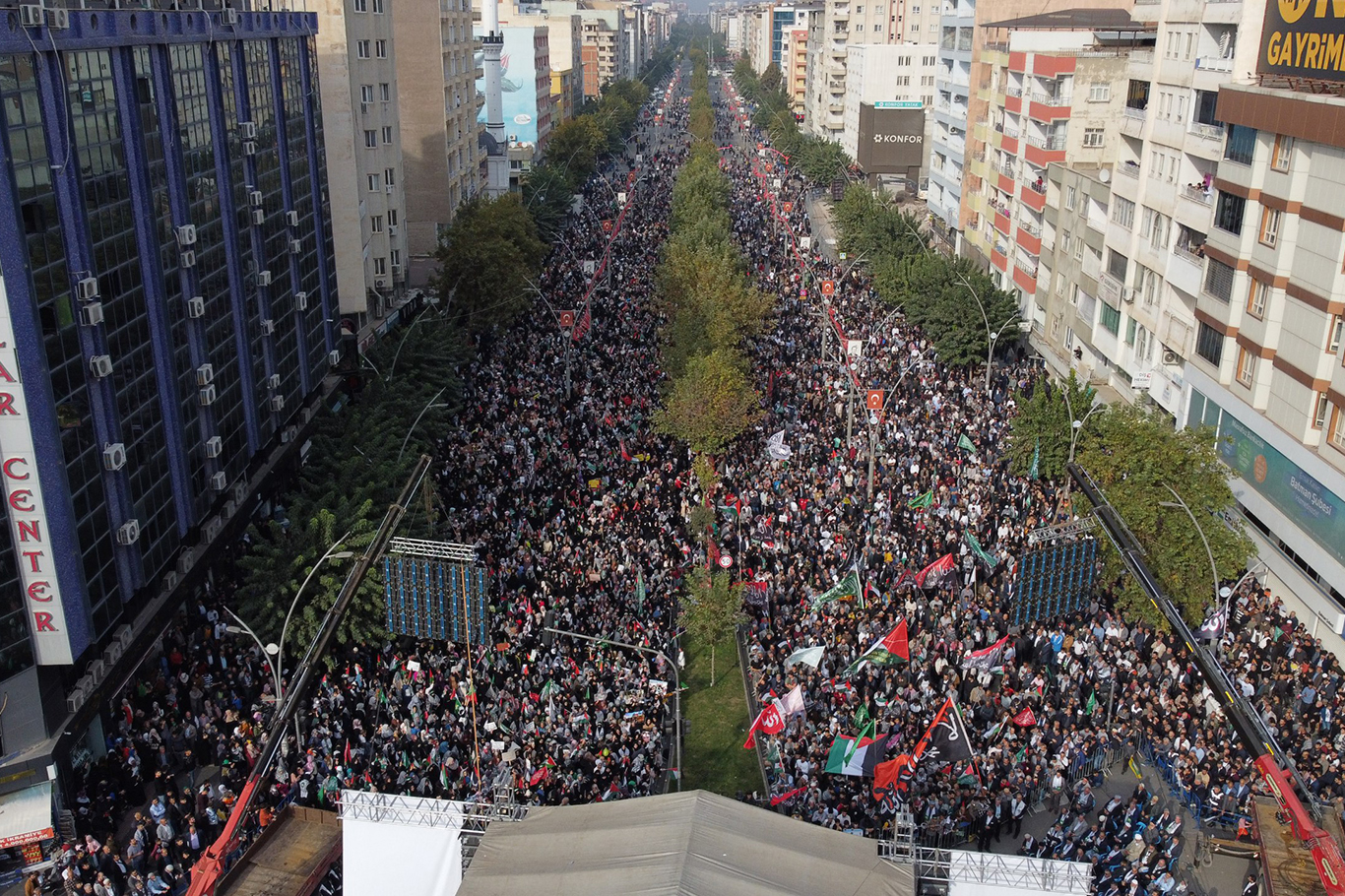HÜDA PAR Batman İl Başkanlığı, "Aksa Tufanına Destek" temasıyla miting düzenledi.