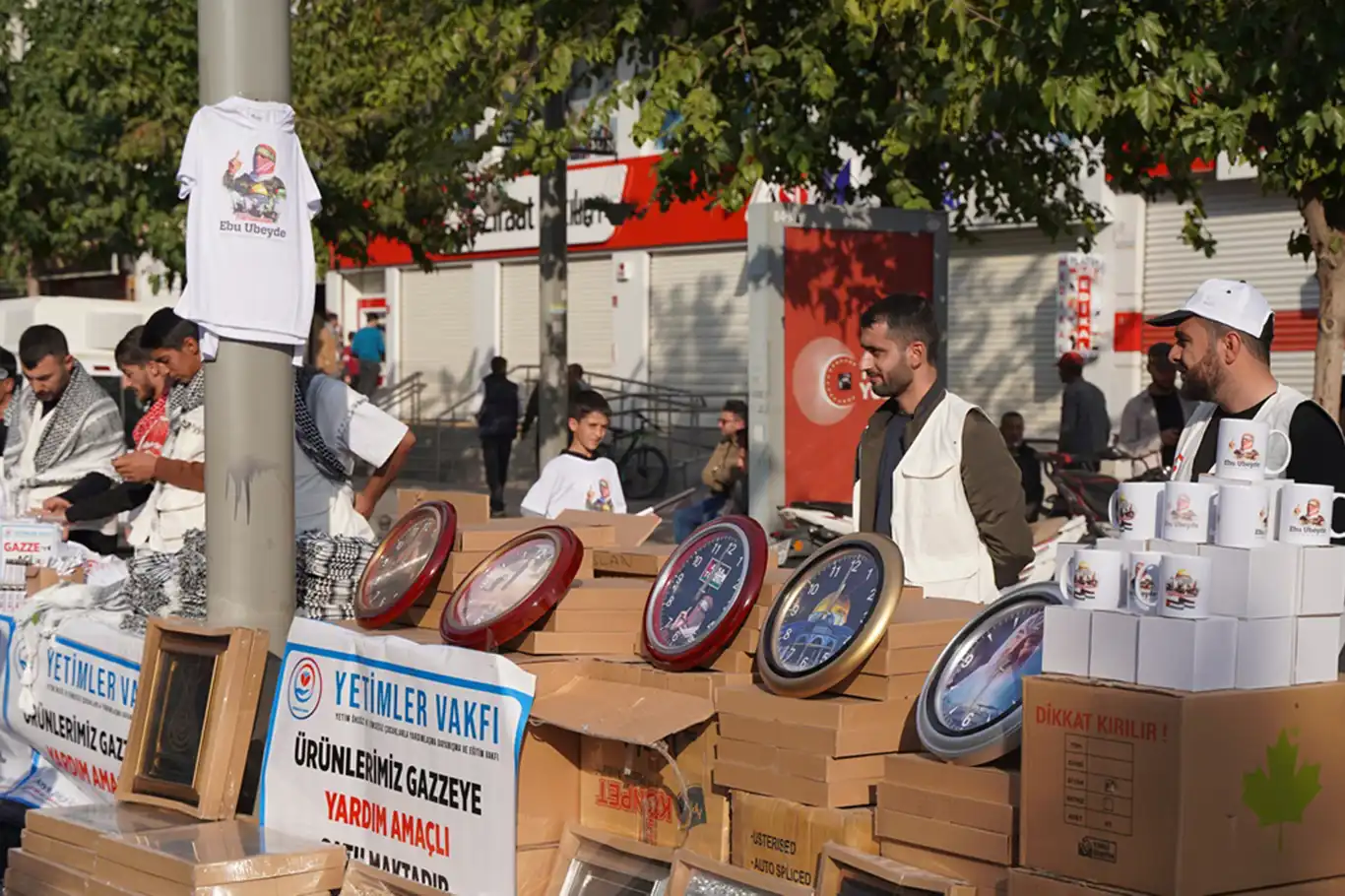 Yetimler Vakfı, Ebu Ubeyde baskılı ürünlerin bütün gelirini Gazze'ye bağışladı