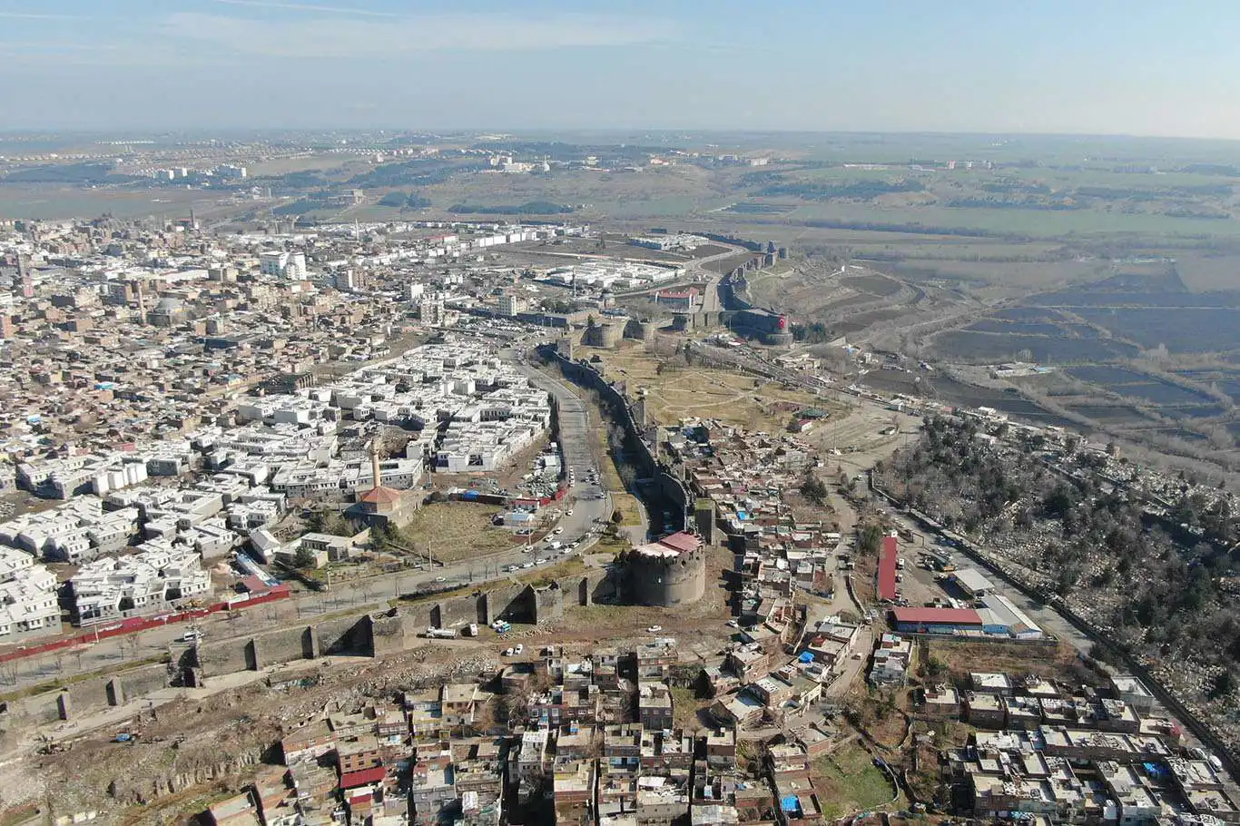 Diyarbakır'da gösteri ve yürüyüş yasağı