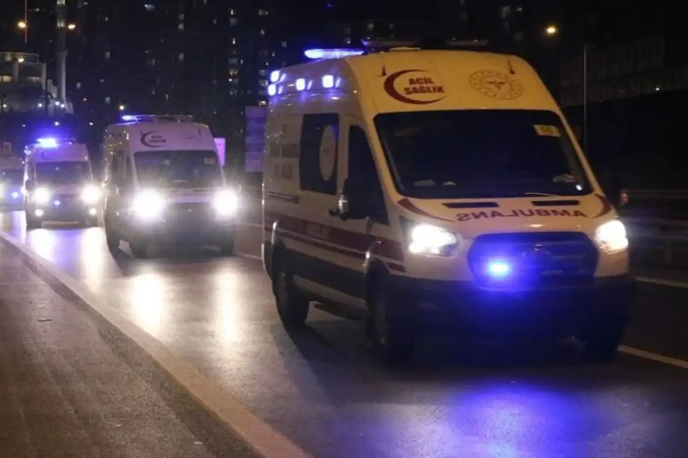 Amasya'da otobüs kazası: 27 yaralı Amasya'da otobüs kazası: 27 yaralı