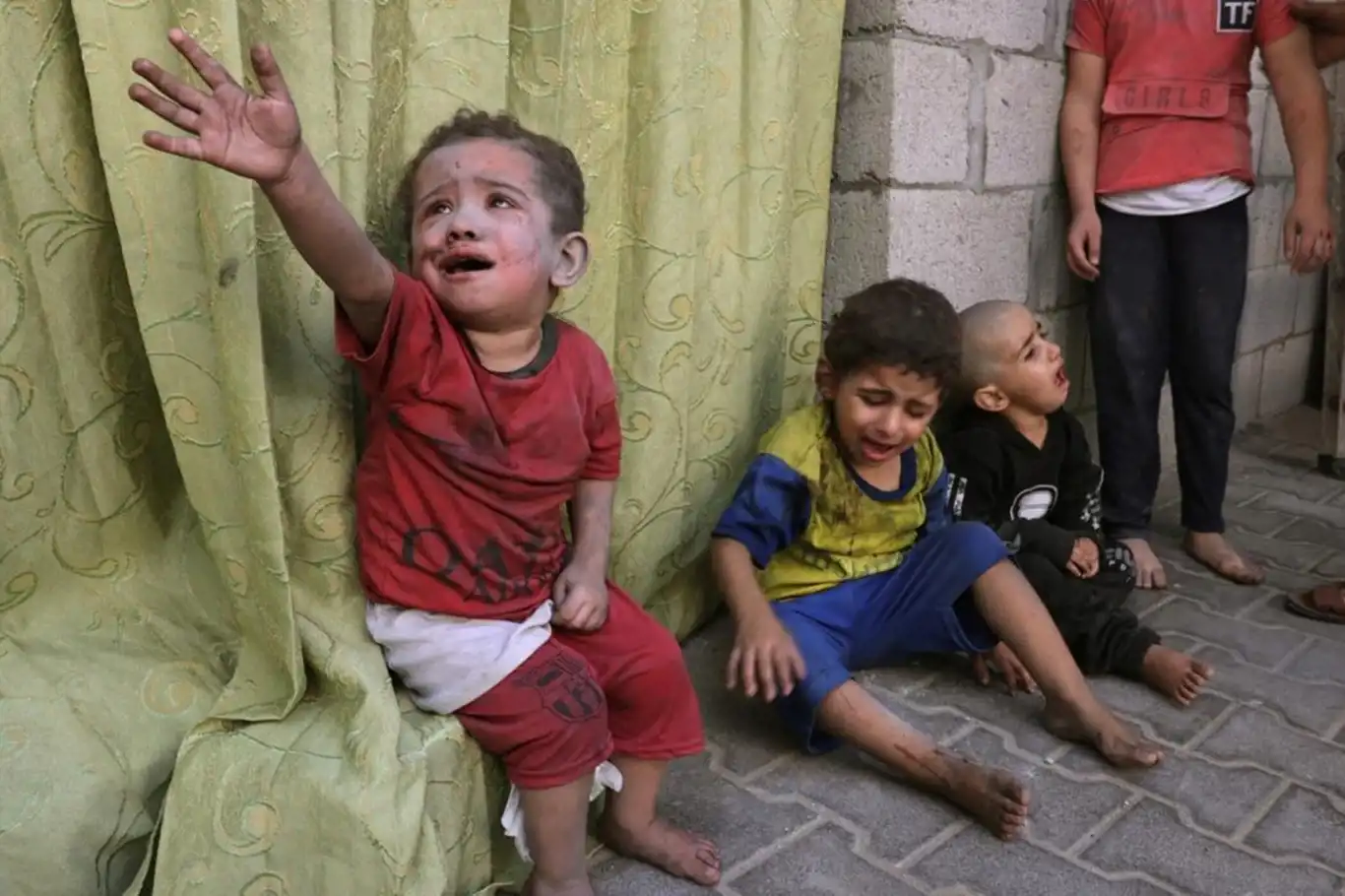 UNRWA Genel Komiseri Lazzarini: Gazze'deki çocukları görünce şoke oldum, yiyecek ve su istiyorlar