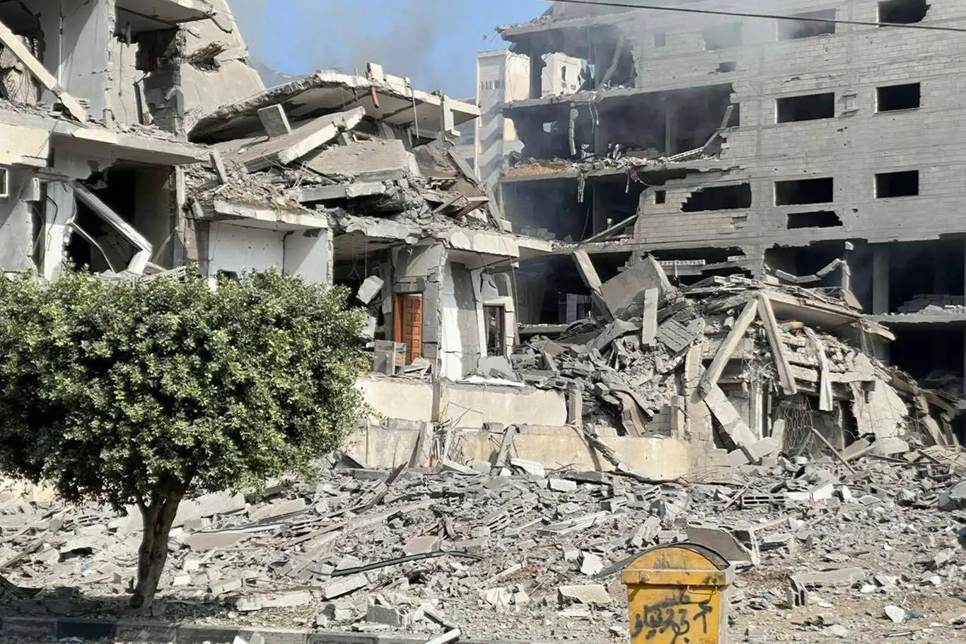 İşgalci sözde Bakan Gallant: Gazze'ye 10 bin bomba ve roket atıldı
