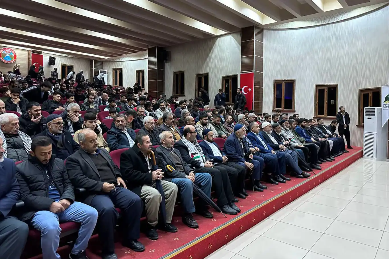 Silvan'da Zübeyir Bin Avvam ve asrın sahabeleri yad edildi Silvan'da Zübeyir Bin Avvam ve asrın sahabeleri yad edildi