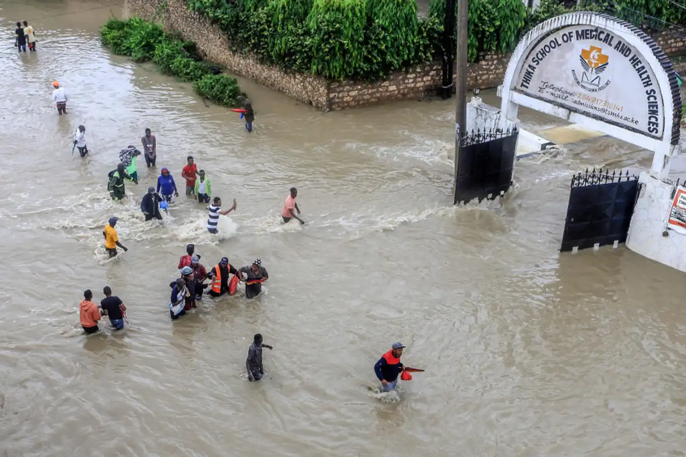 Somalia faces humanitarian crisis as floods kill 53 and displace millions