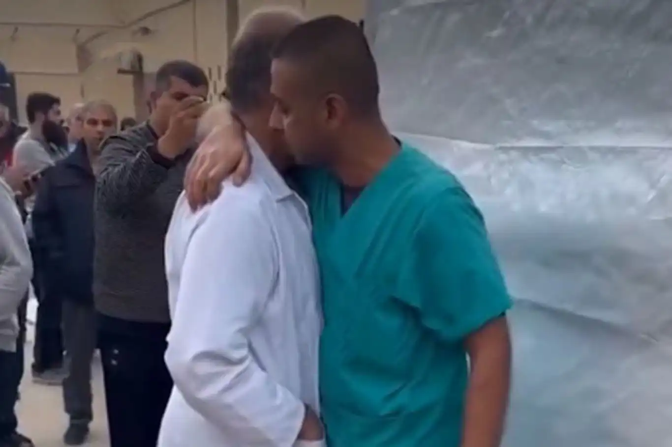 Gazzeli cerrahın en acı anı: Anestezisiz ameliyata aldığı oğlunu kaybetti