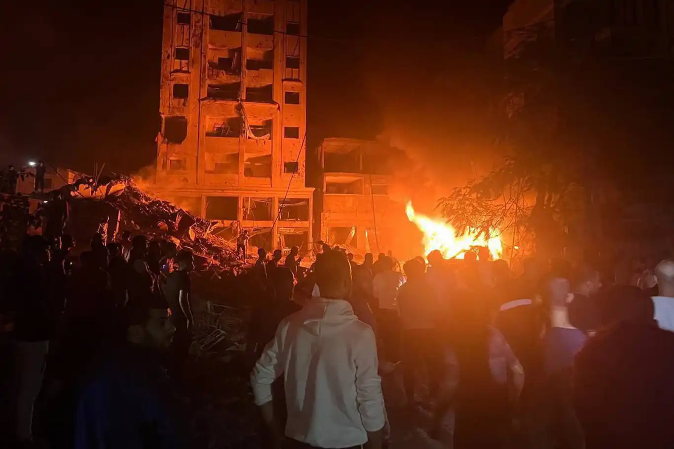 Siyonist rejim, Gazze'ye saldırılarını sürdürüyor: 44 şehid