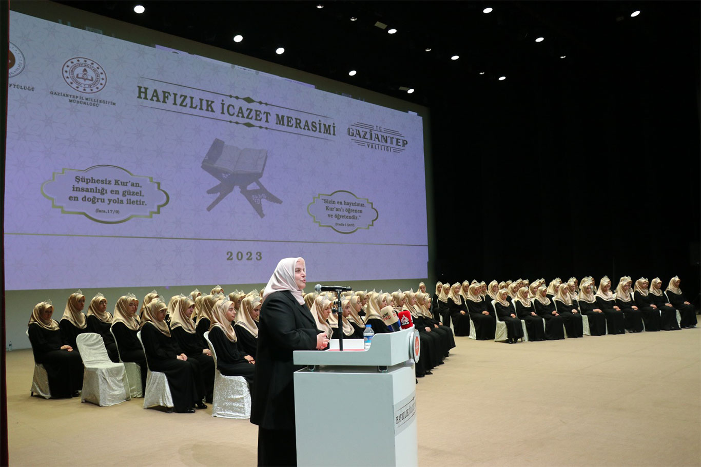 Gaziantep'te hafızlık eğitimini tamamlayan 104 kız öğrenci icazet belgesini aldı