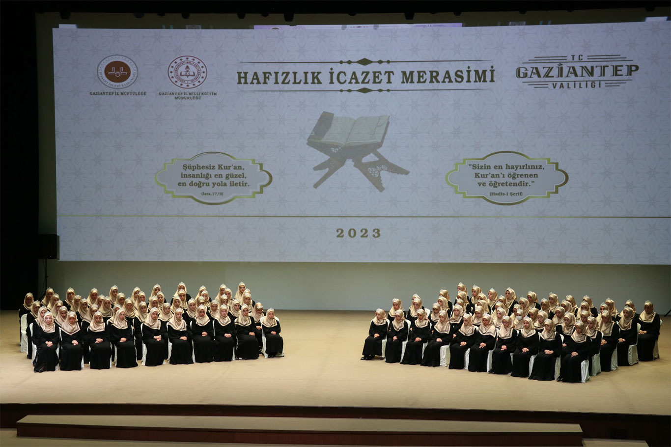 Gaziantep'te hafızlık eğitimini tamamlayan 104 kız öğrenci icazet belgesini aldı