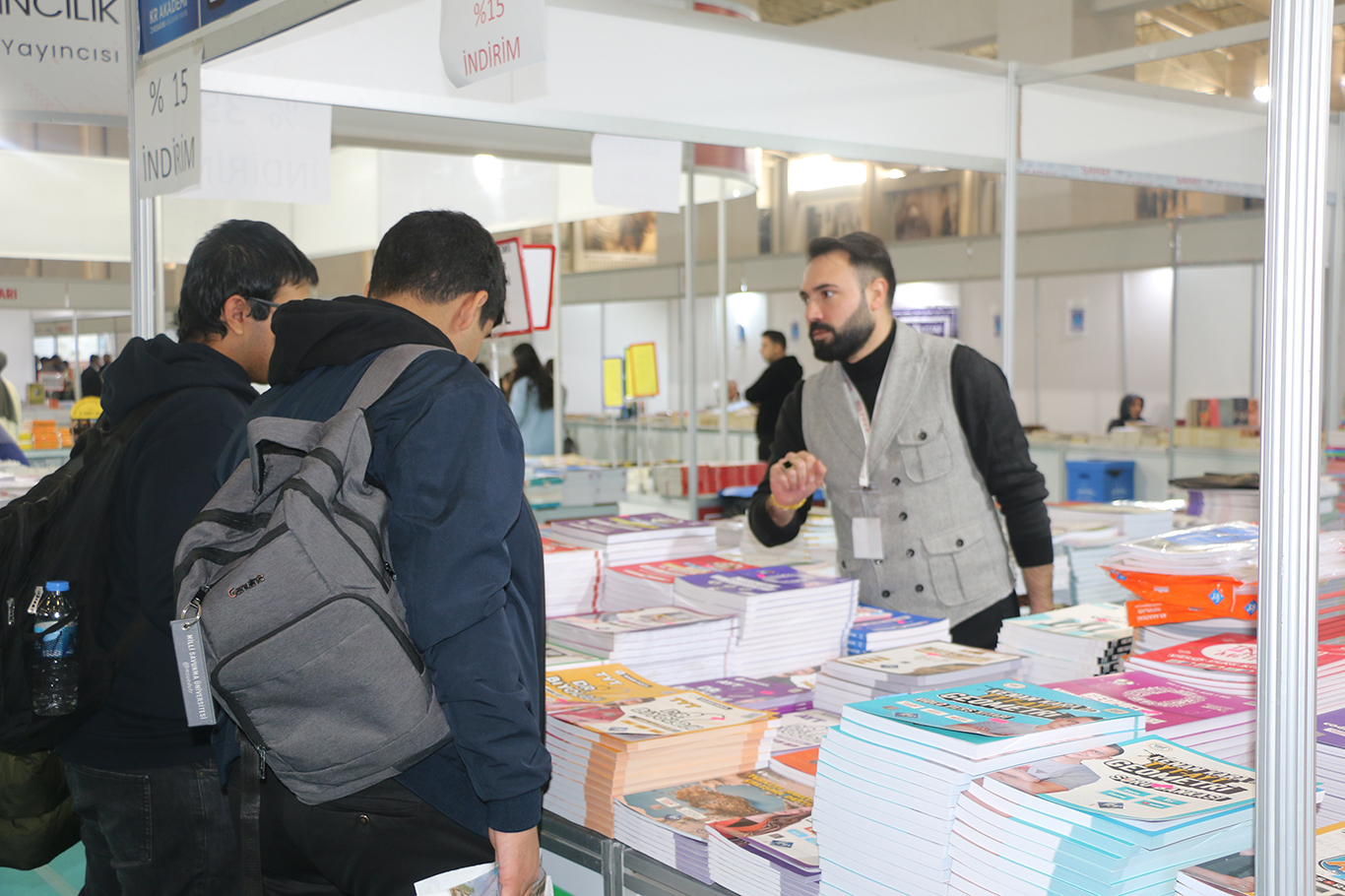 Kitapçılar: İnsanlar fiyatlardan dolayı kitaplara ulaşmada problem yaşıyor