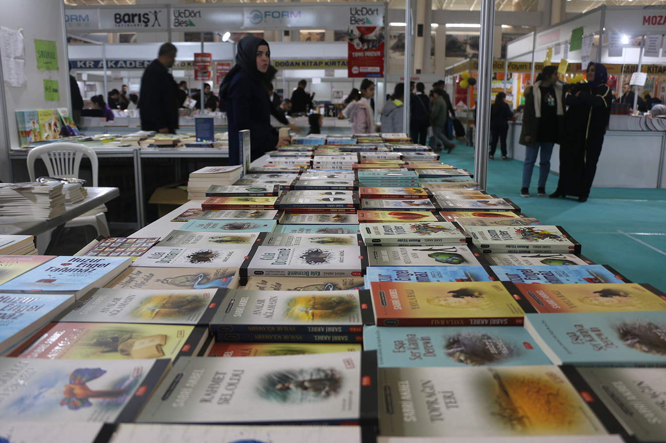 Kitapçılar: İnsanlar fiyatlardan dolayı kitaplara ulaşmada problem yaşıyor