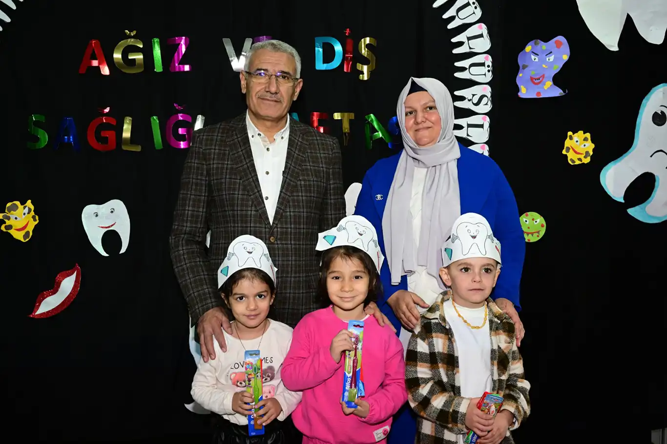 Battalgazi Belediye Başkanı Güder’den miniklere farkındalık oluşturacak hediye seti Battalgazi Belediye Başkanı Güder’den miniklere farkındalık oluşturacak hediye seti