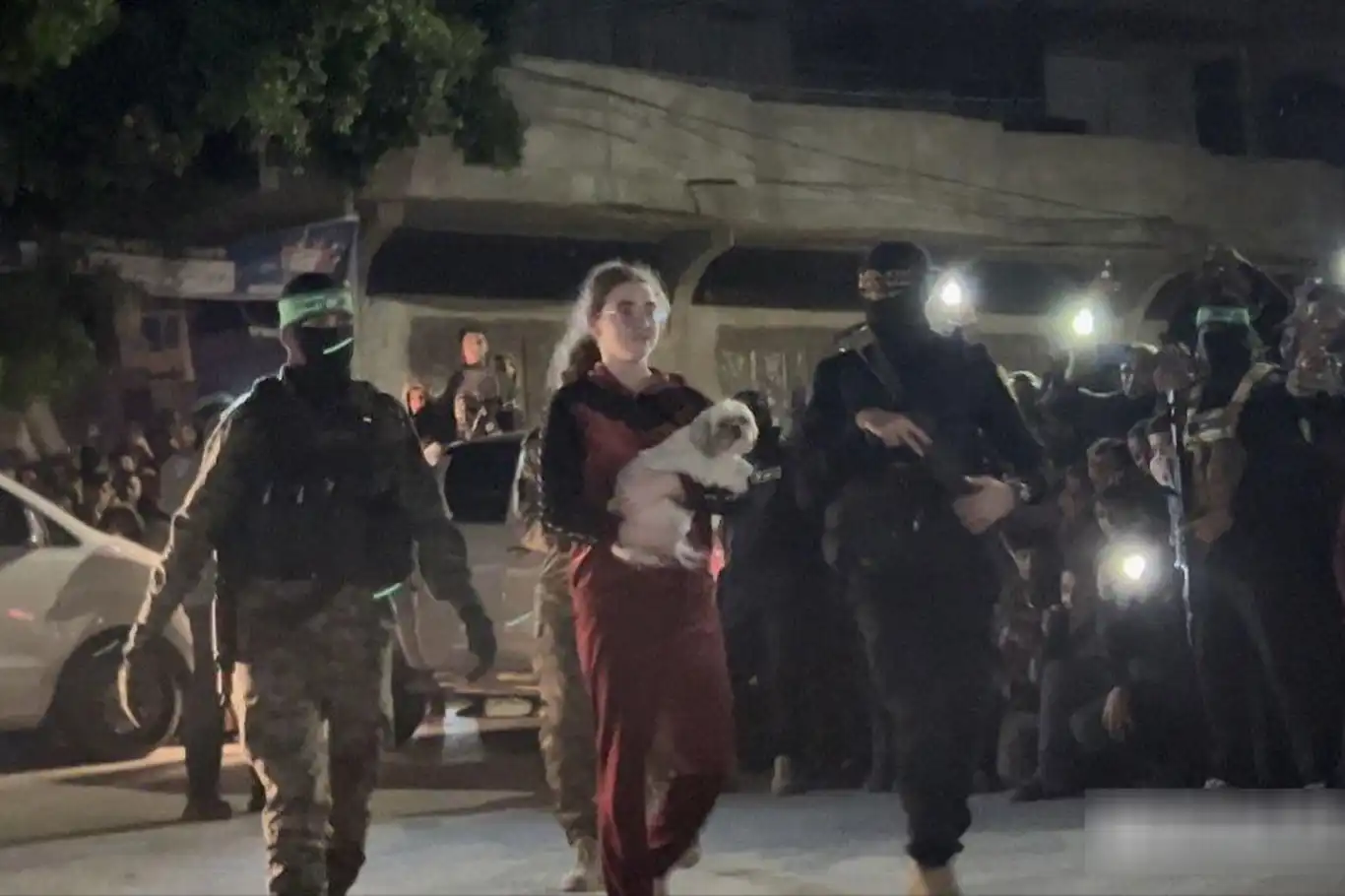 Al-Qassam Brigades release 10 israeli captives amidst extended Gaza truce