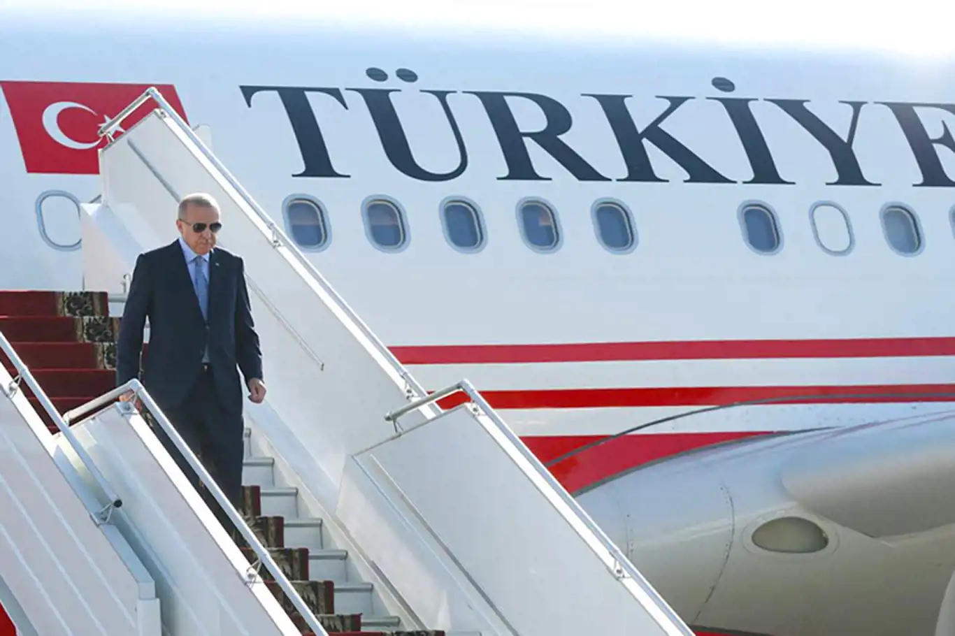 Cumhurbaşkanı Erdoğan Türkiye'ye döndü