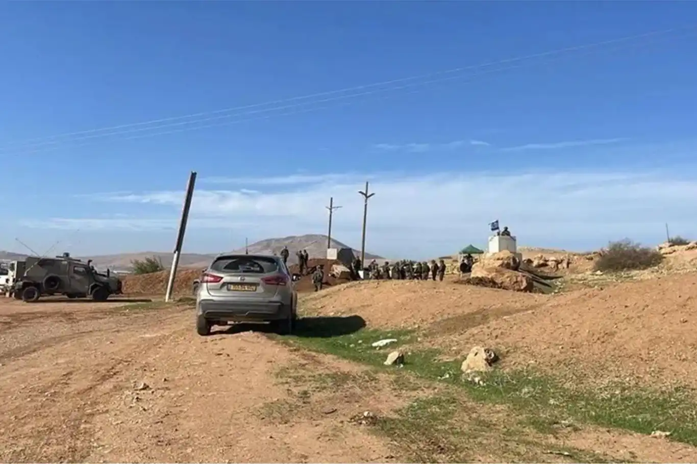 إصابة جنديين للاحتلال إثر عملية دهس في منطقة الأغوار واستشهاد المنفذ إصابة جنديين للاحتلال إثر عملية دهس في منطقة الأغوار واستشهاد المنفذ