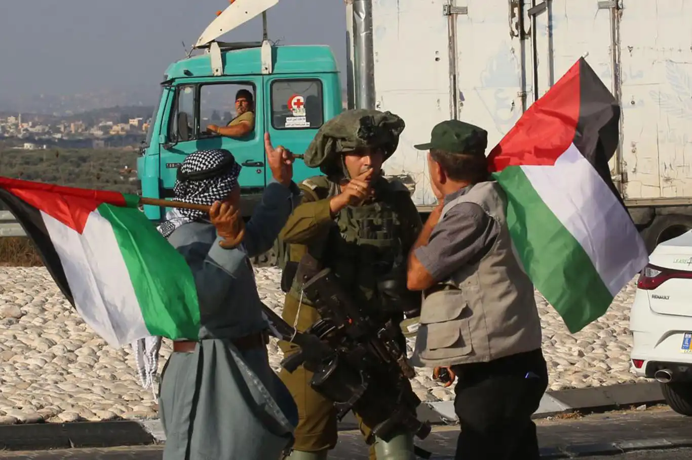 Siyonist işgalciler, Batı Şeria'da Filistinlilerin köylerine saldırıyor