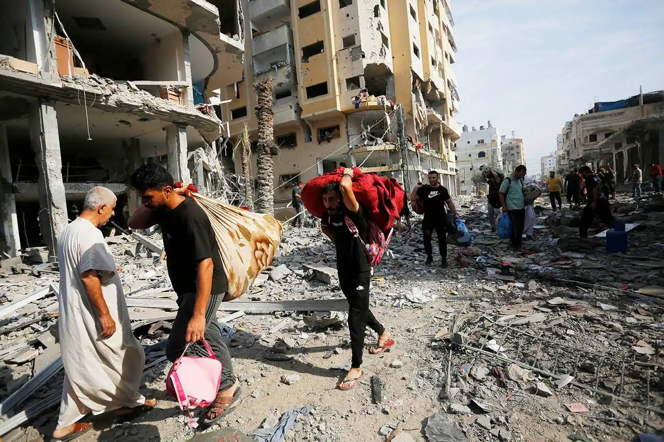 Gazze Şeridi'nde 1 milyon 600 bin Filistinli yerinden oldu