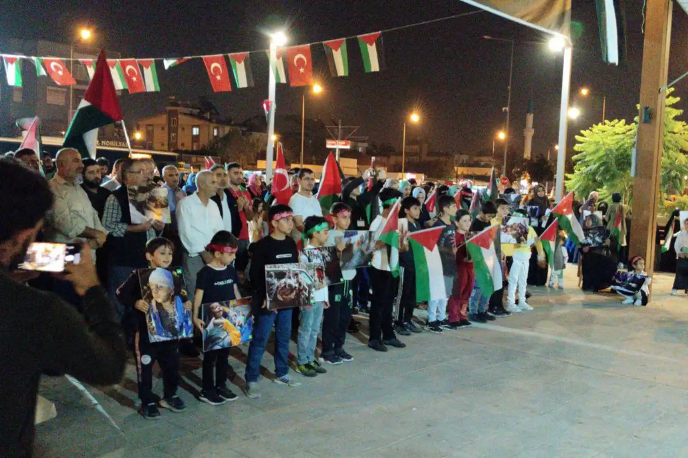 Antalya'da Filistin'e destek nöbeti devam ediyor