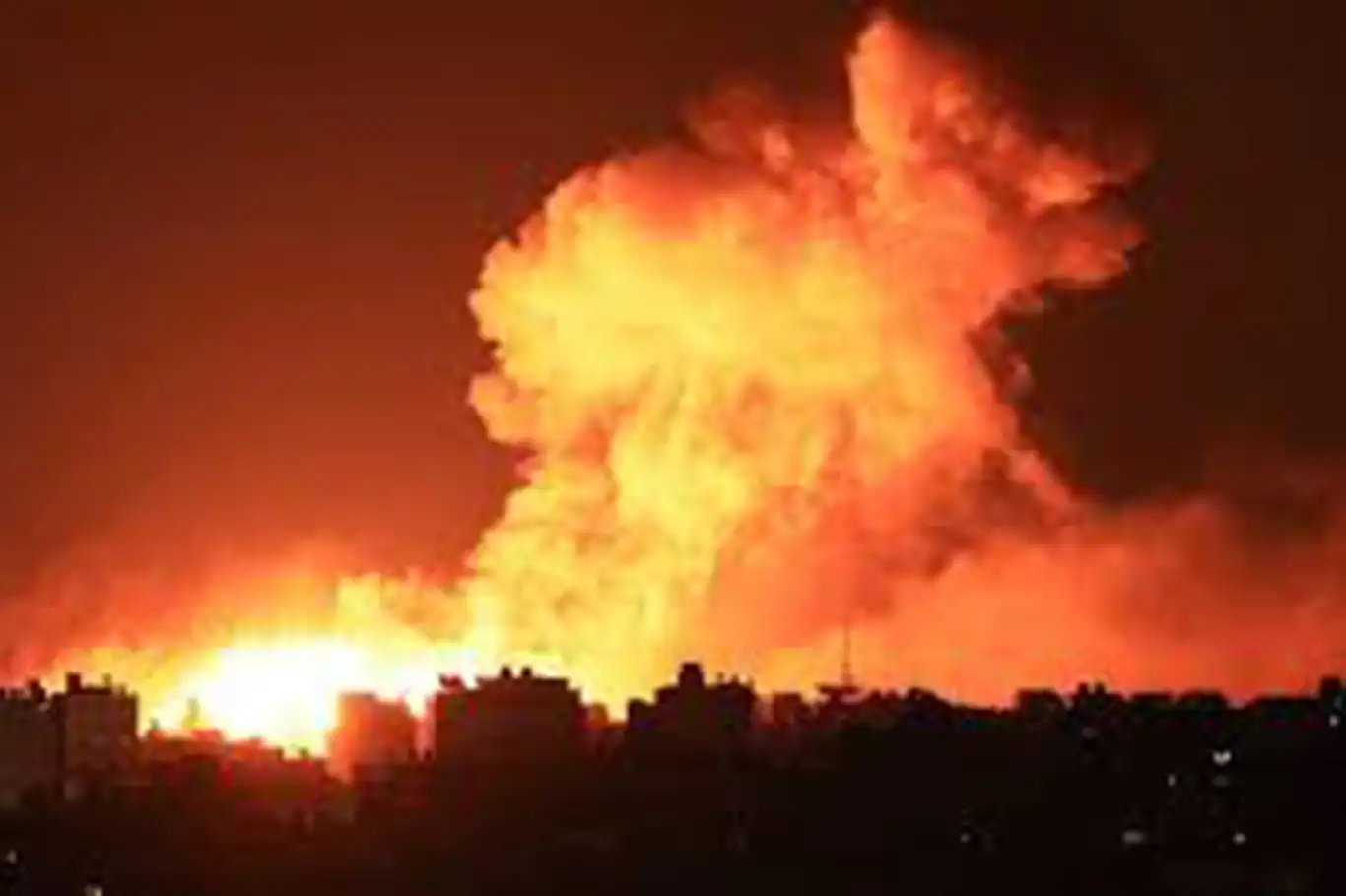 Gazze Şeridi'ne yoğun hava saldırıları