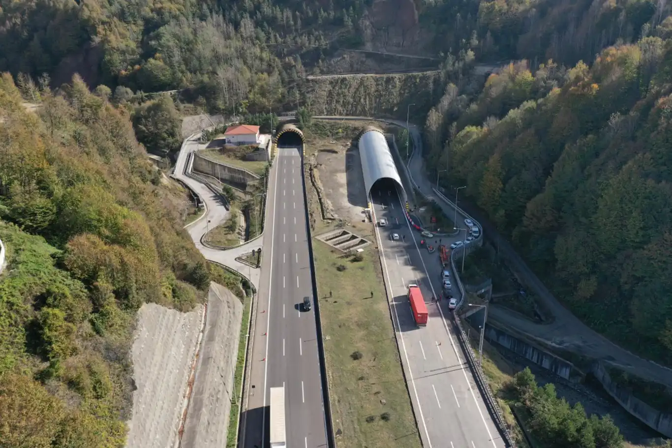 90 metre uzatılan Bolu Dağı Tüneli trafiğe açıldı