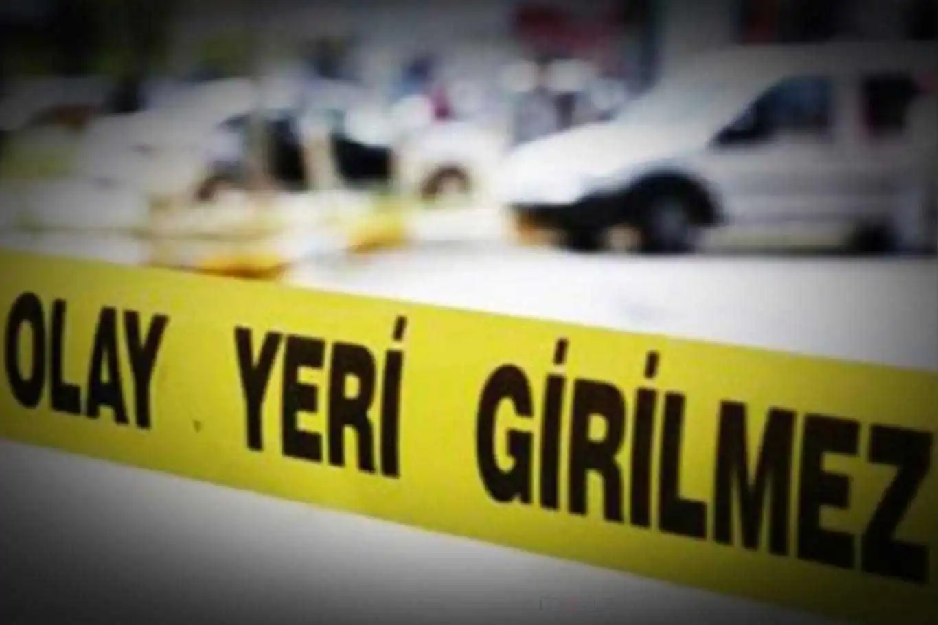 Silahını yere düşüren polis memuru hayatını kaybetti Silahını yere düşüren polis memuru hayatını kaybetti