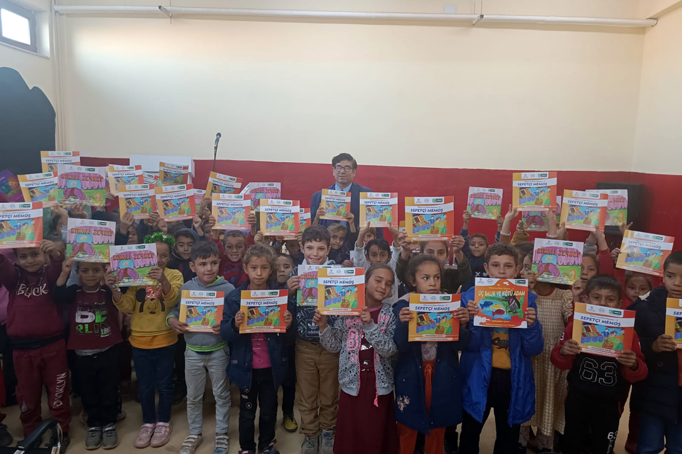 Şanlıurfa'da köy okullarında, bağımlılıklarla mücadele eğitimi düzenlendi Şanlıurfa'da köy okullarında, bağımlılıklarla mücadele eğitimi düzenlendi
