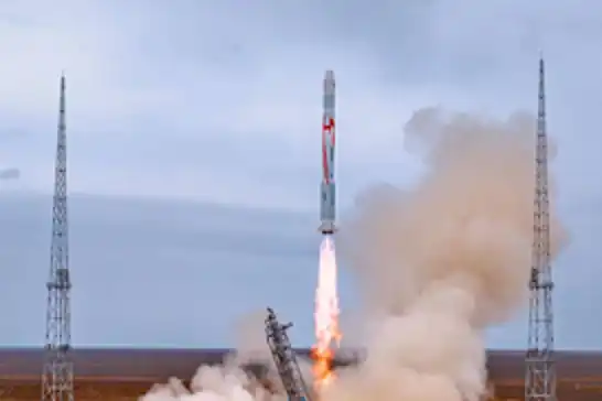China's Zhuque-2 Y-3 carrier rocket successfully launches three satellites into orbit