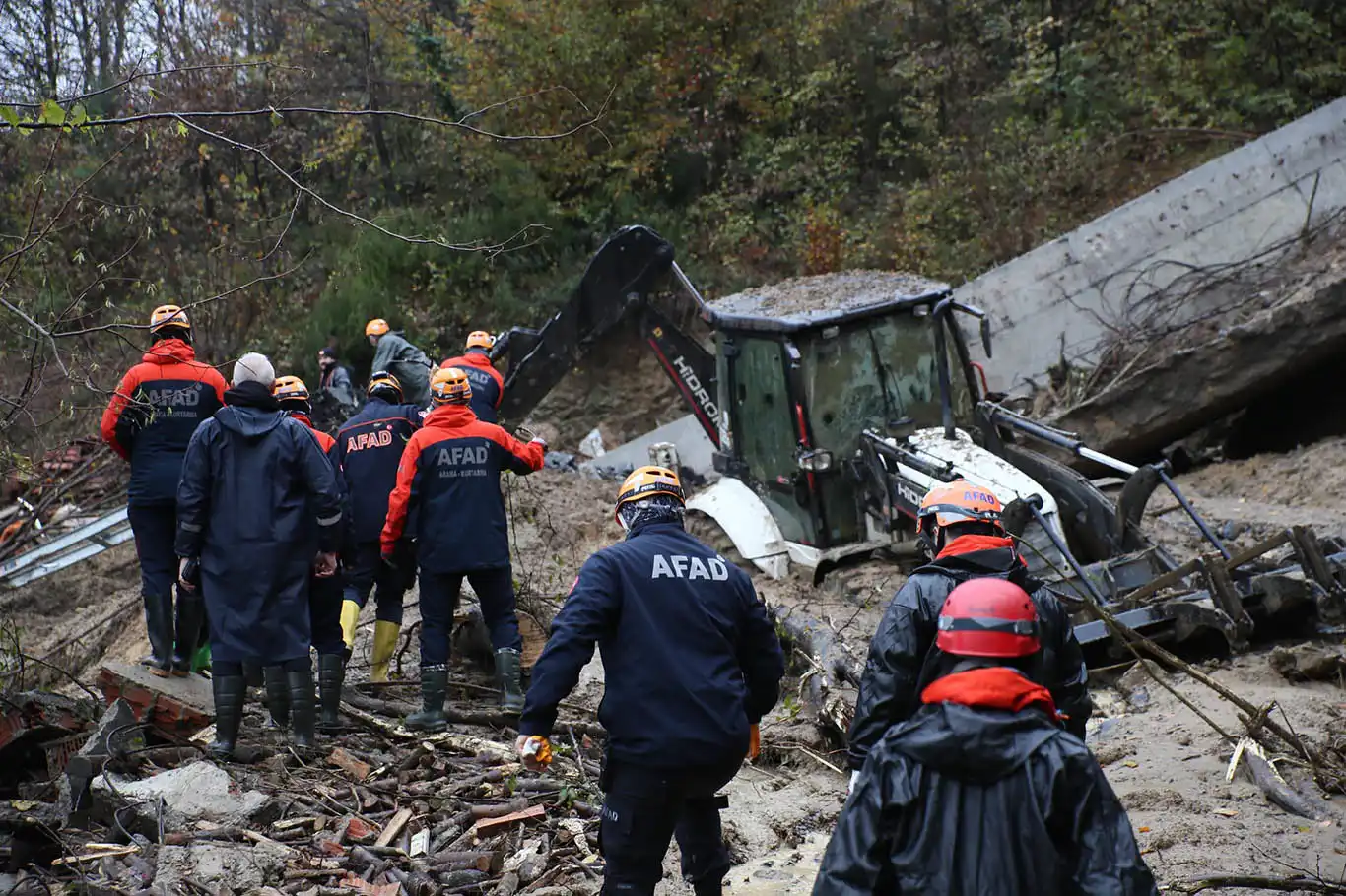 Mother and son found dead after landslide in Zonguldak Mother and son found dead after landslide in Zonguldak