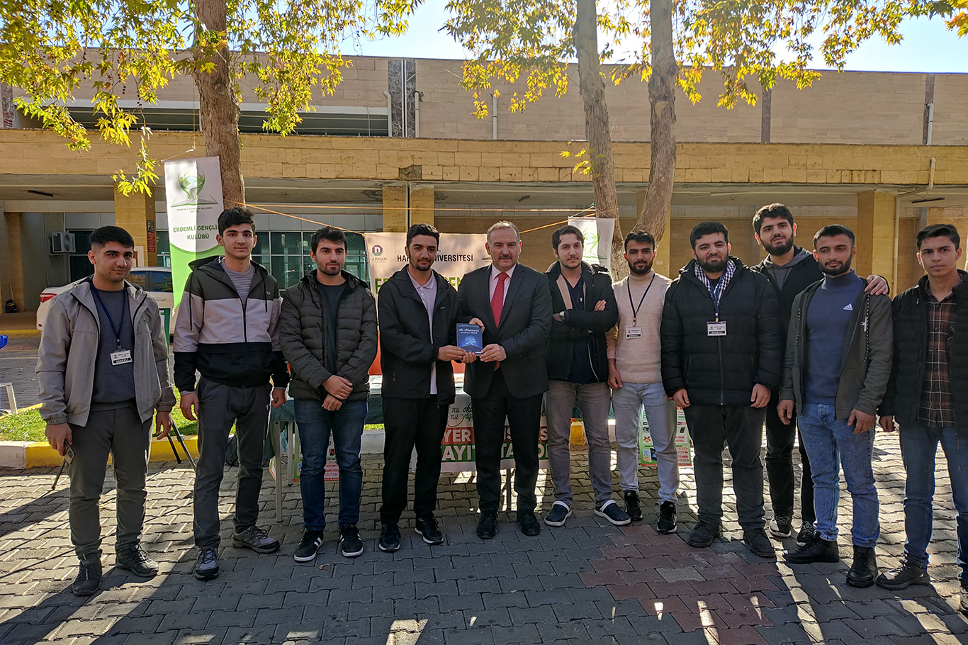 Peygamber Sevdalıları'ndan üniversitedeki siyer standına ziyaret