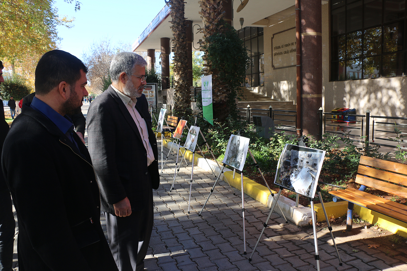Peygamber Sevdalıları'ndan üniversitedeki siyer standına ziyaret