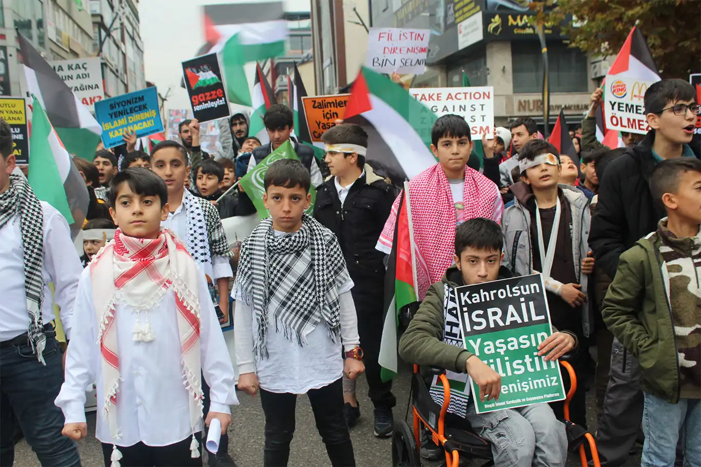 Bingöl'de çocuklar Gazze için yürüdü