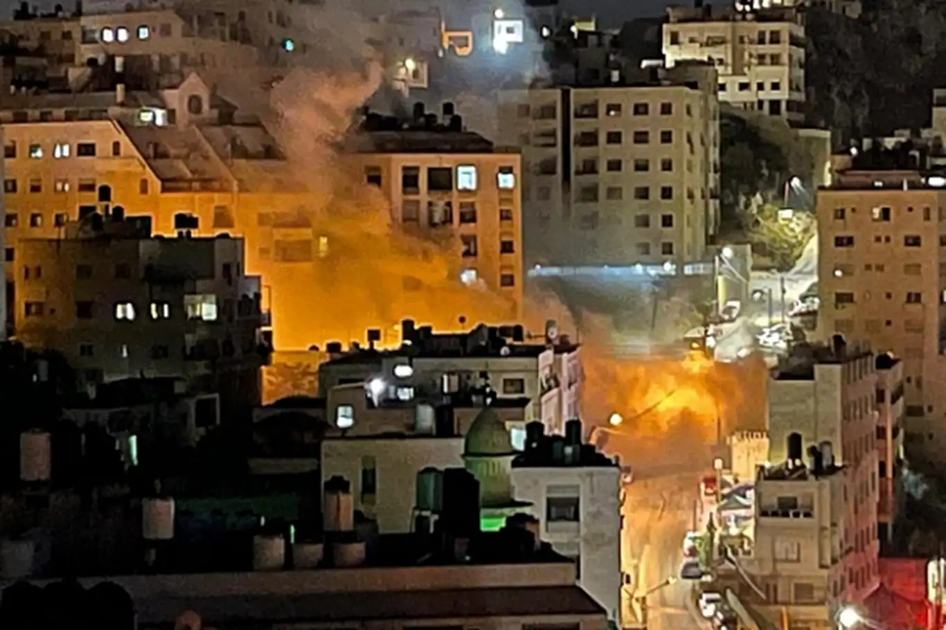 İşgalci siyonistler, Nablus'ta bir evi bombaladı: 14 yaralı