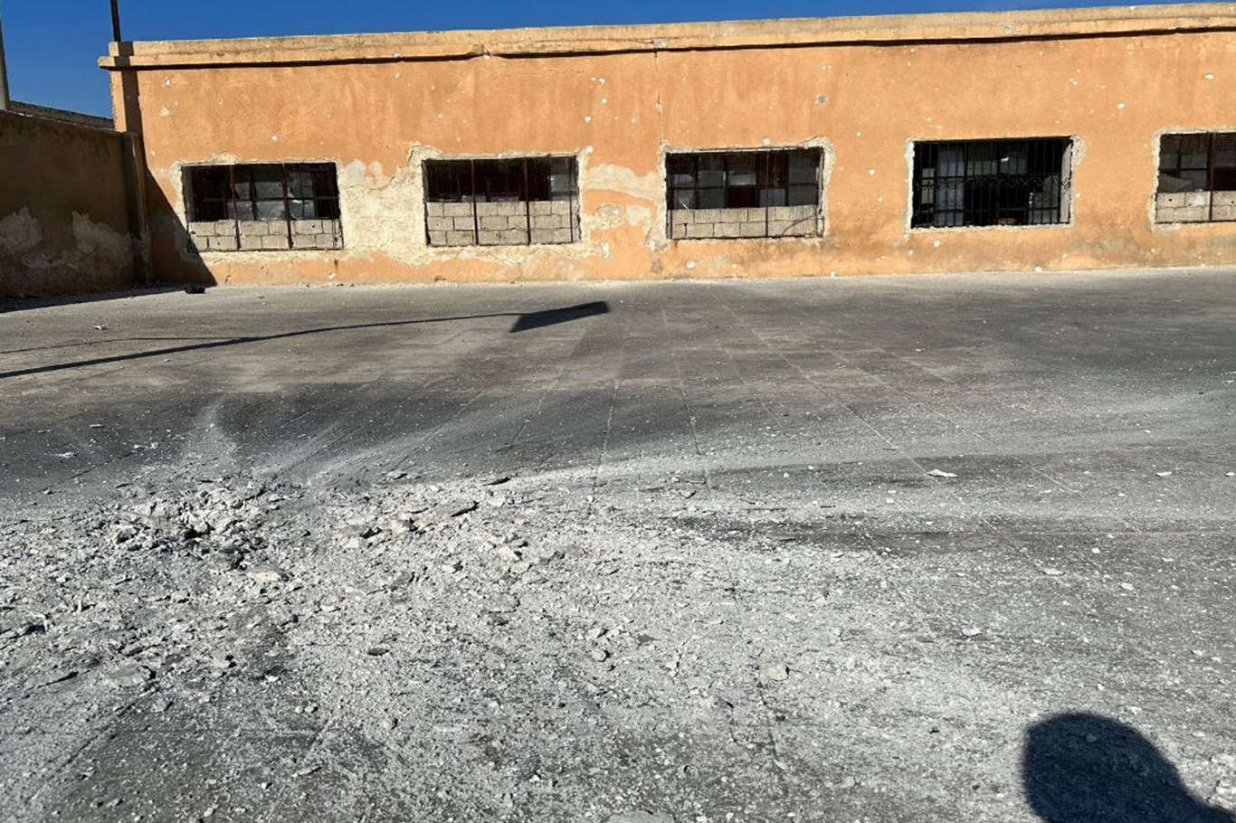 İdlib'de bir okul vuruldu: 4 yaralı İdlib'de bir okul vuruldu: 4 yaralı