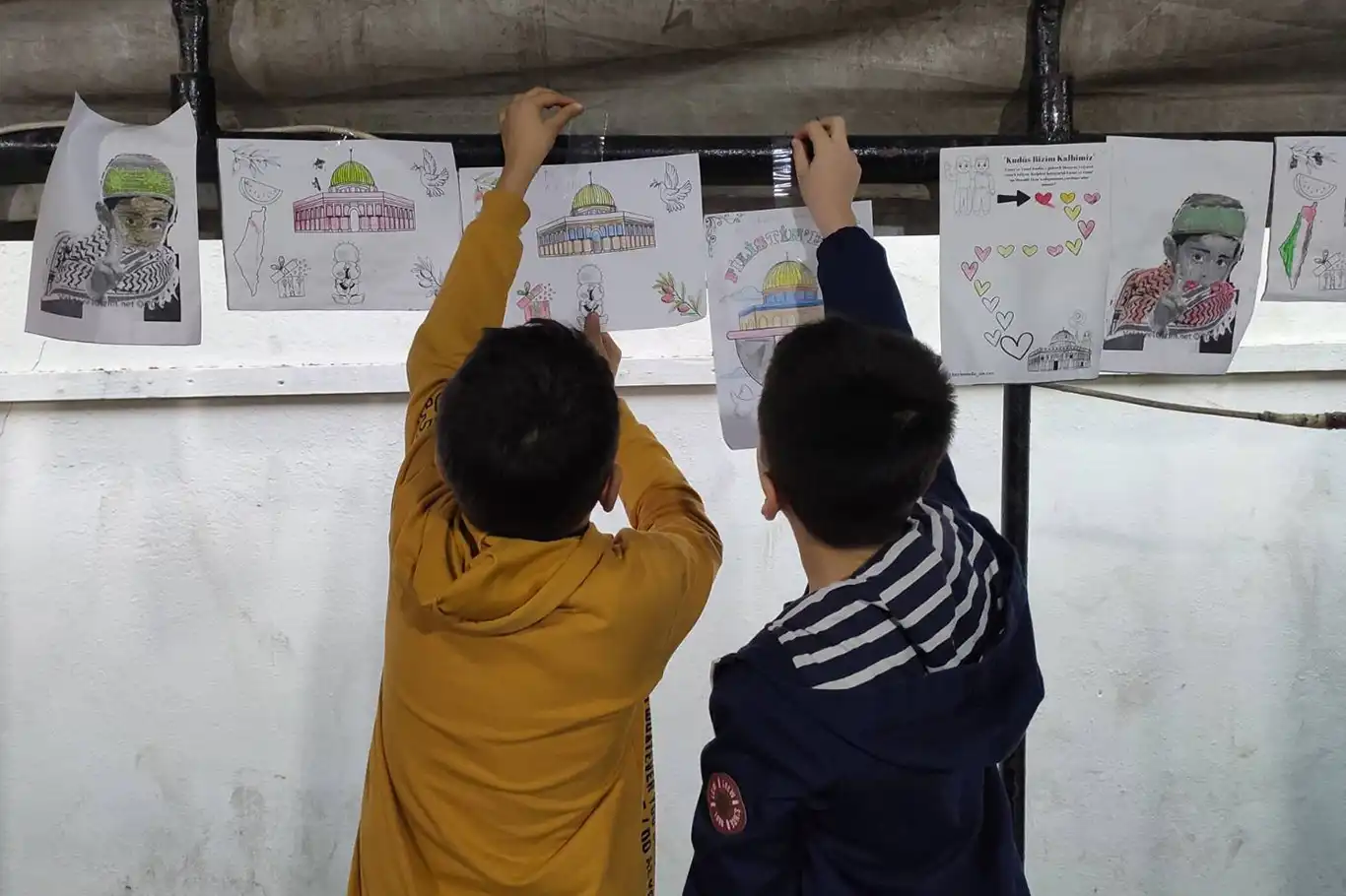 Cizre'de çocuklar Kudüs'ü boyadı