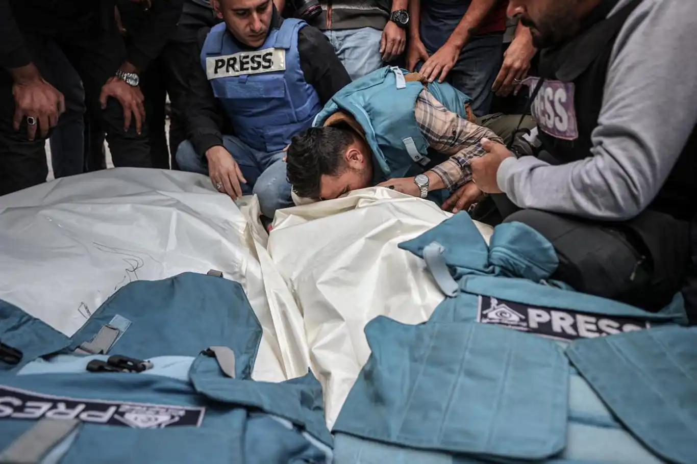 Gazze'de katledilen gazetecilerin sayısı 98'e yükseldi