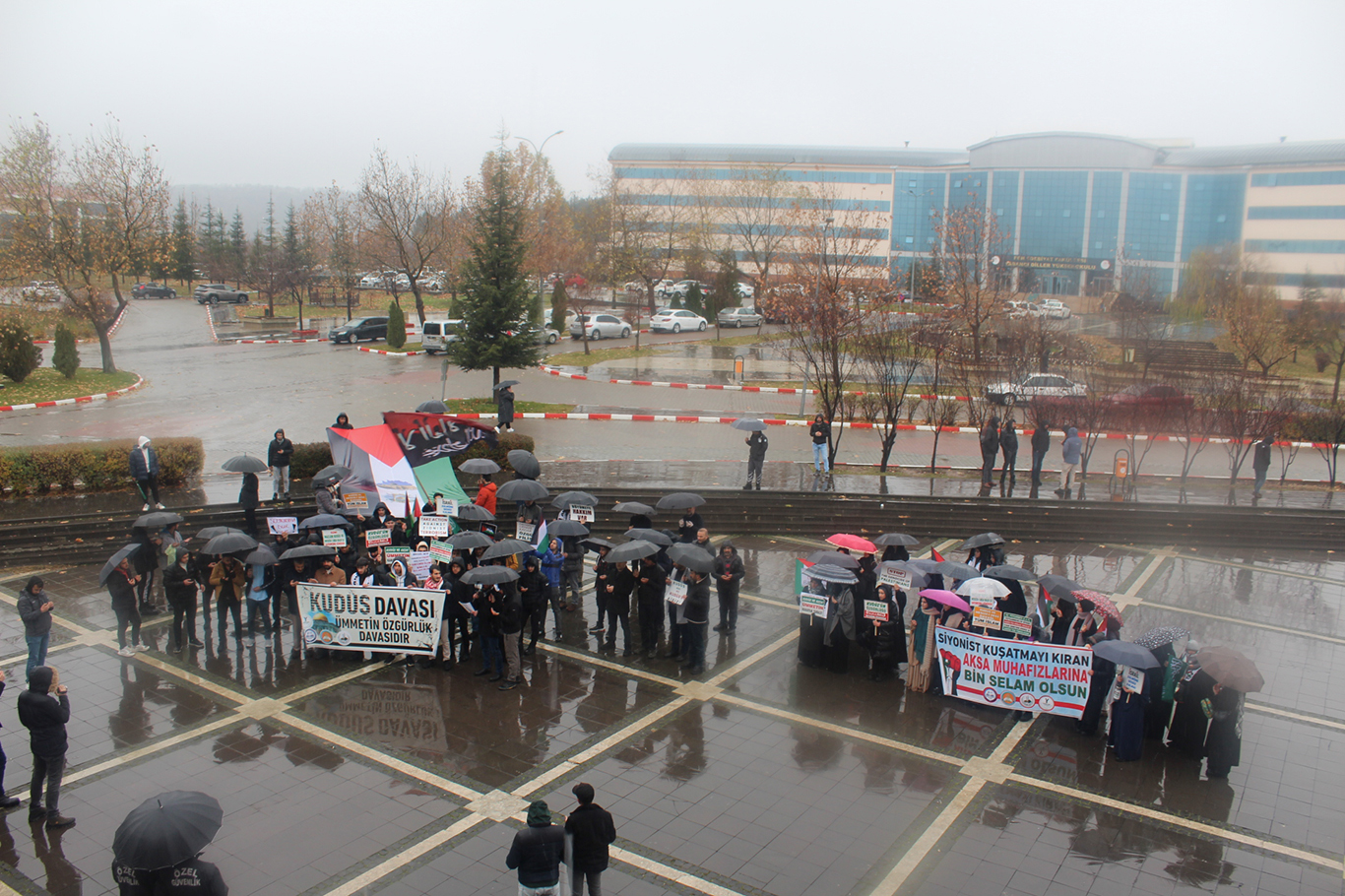 Bingöl Üniversitesi öğrenci kulüpleri Gazze için basın açıklaması yaptı