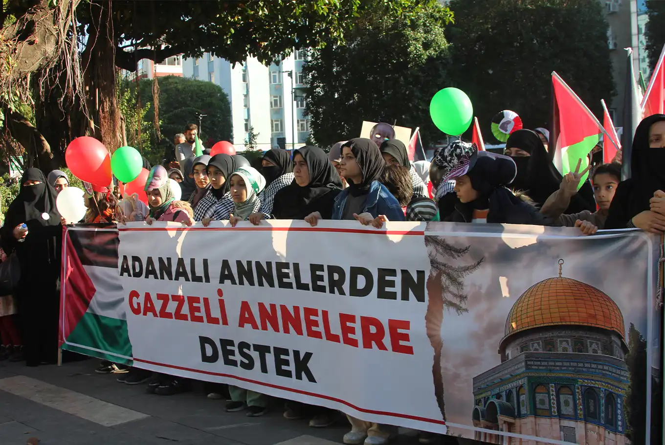 Adana'da anneler, Gazze'de katledilen çocuklar için yürüdü Adana'da anneler, Gazze'de katledilen çocuklar için yürüdü