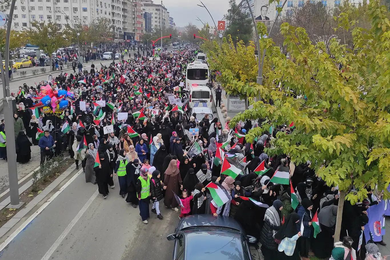Binlerce anne Gazze için yürüdü